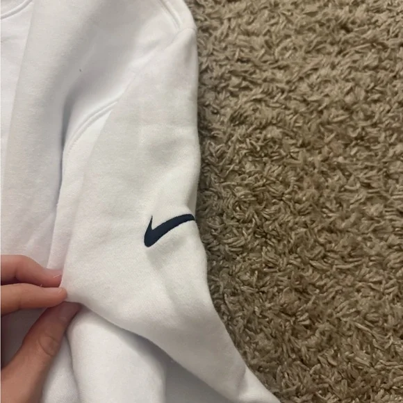 Nike Womens Classic White Crewneck - Picture 2 of 3